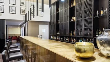 2 bars/lounges, poolside bar