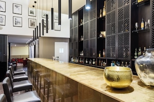 2 bares/lounges, bar ao lado da piscina