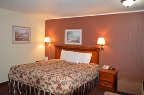 Room, 1 King Bed | Desk, iron/ironing board, rollaway beds, free WiFi