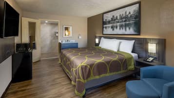 Huone, 1 suuri parisänky, esteetön, tupakointi kielletty (Mobility Accessible, Roll-In Shower) | Työpöytä, ilmainen Wi-Fi, vuodevaatteet, herätyskellot