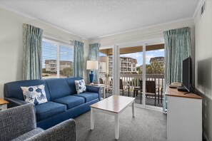Condo, 2 Bedrooms | Living room