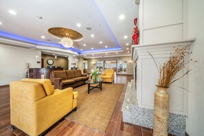 Lobby sitting area - Rest Well Inn & Suites (Houston)