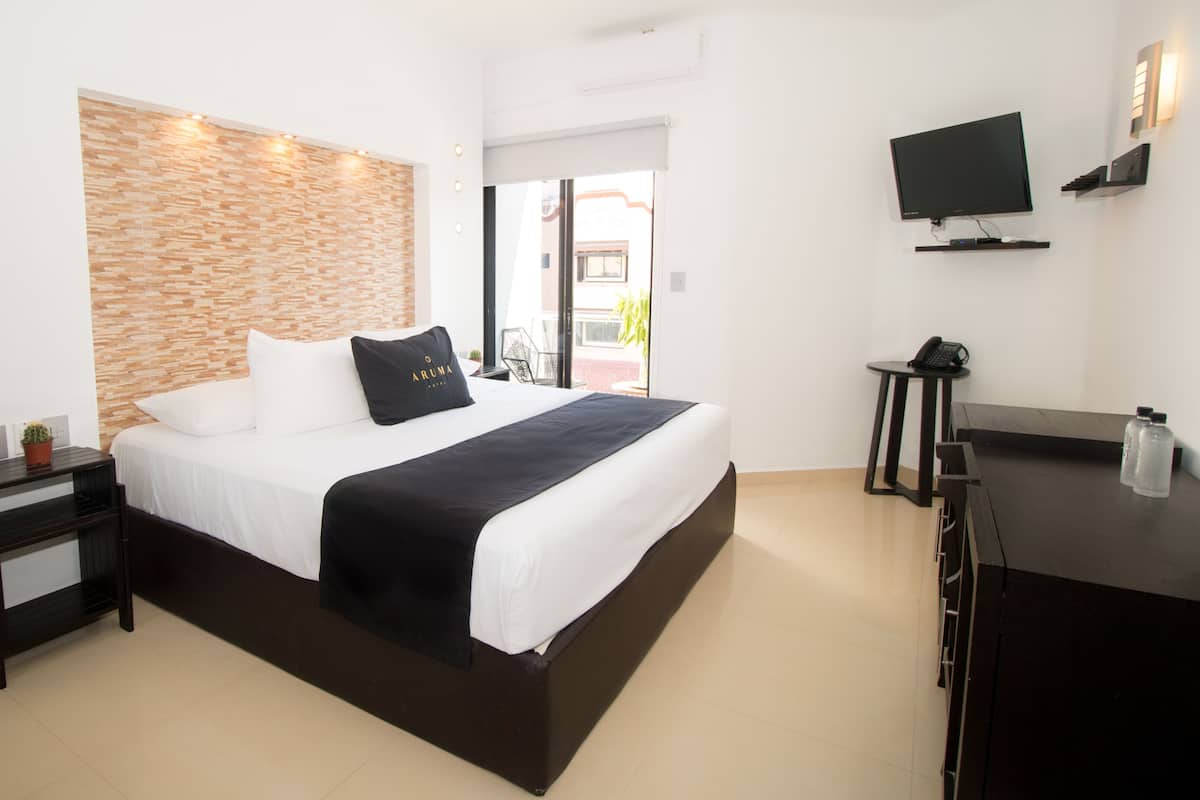 Standaard kamer, 1 kingsize bed | Een bureau, een laptopwerkplek, verduisterende gordijnen, gratis wifi