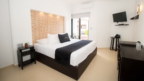 Standard Room, 1 King Bed | Desk, laptop workspace, blackout drapes, free WiFi - Aruma Suites (Playa del Carmen)