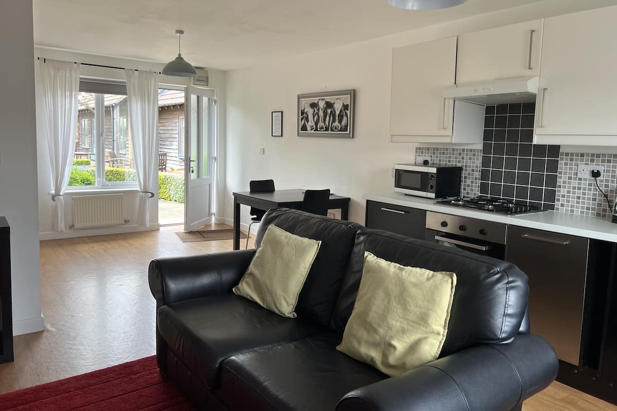 Business Apartment, 1 Double Bed, Garden View | Living area