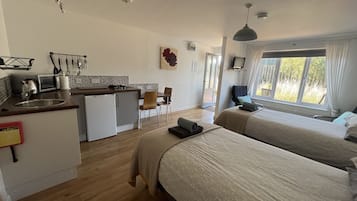 Studio Klasik, pemandangan kebun (Three) | 1 kamar tidur, kedap suara, setrika/meja setrika, dan Wi-Fi gratis