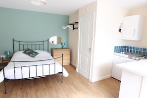 1 bedroom, soundproofing, iron/ironing board, free WiFi