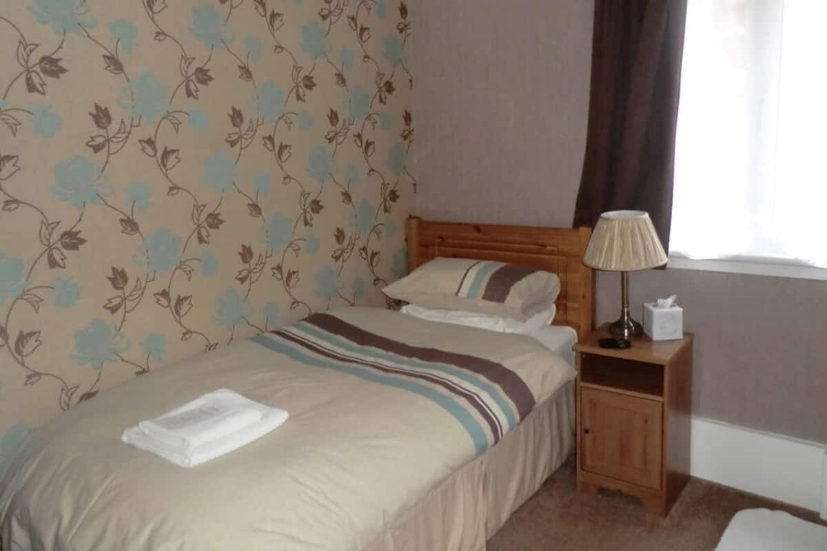 Single Room, Private Bathroom