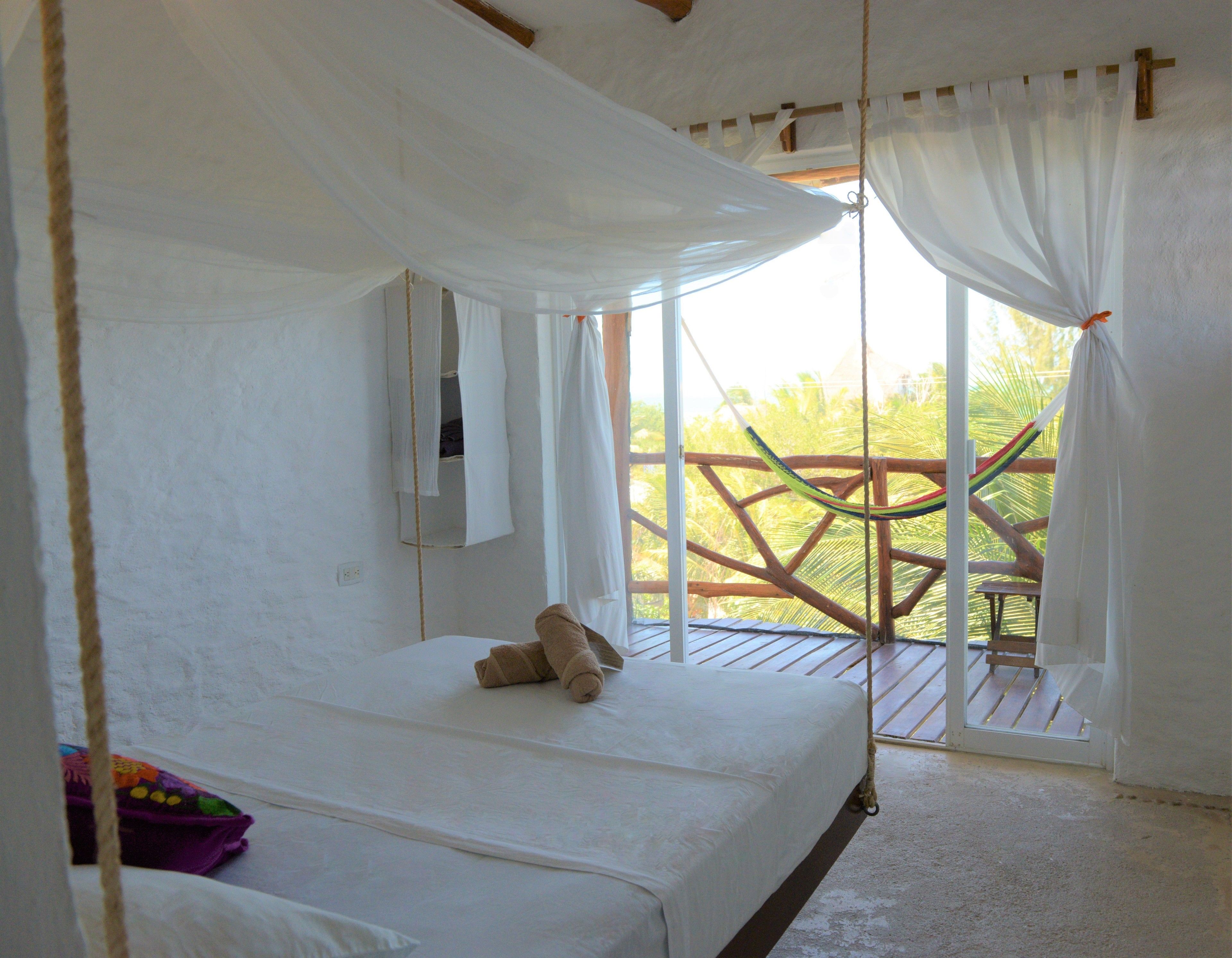 Habitacion Jardin | Caja de seguridad en la habitación y ropa de cama 