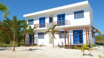 Habitacion Confort Familiar | Peti besi dalam bilik, cadar katil