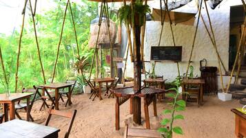 Daily cooked-to-order breakfast for a fee