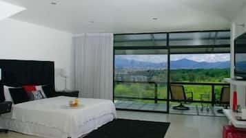 Master Suite | In-room safe, desk, blackout curtains, iron/ironing board