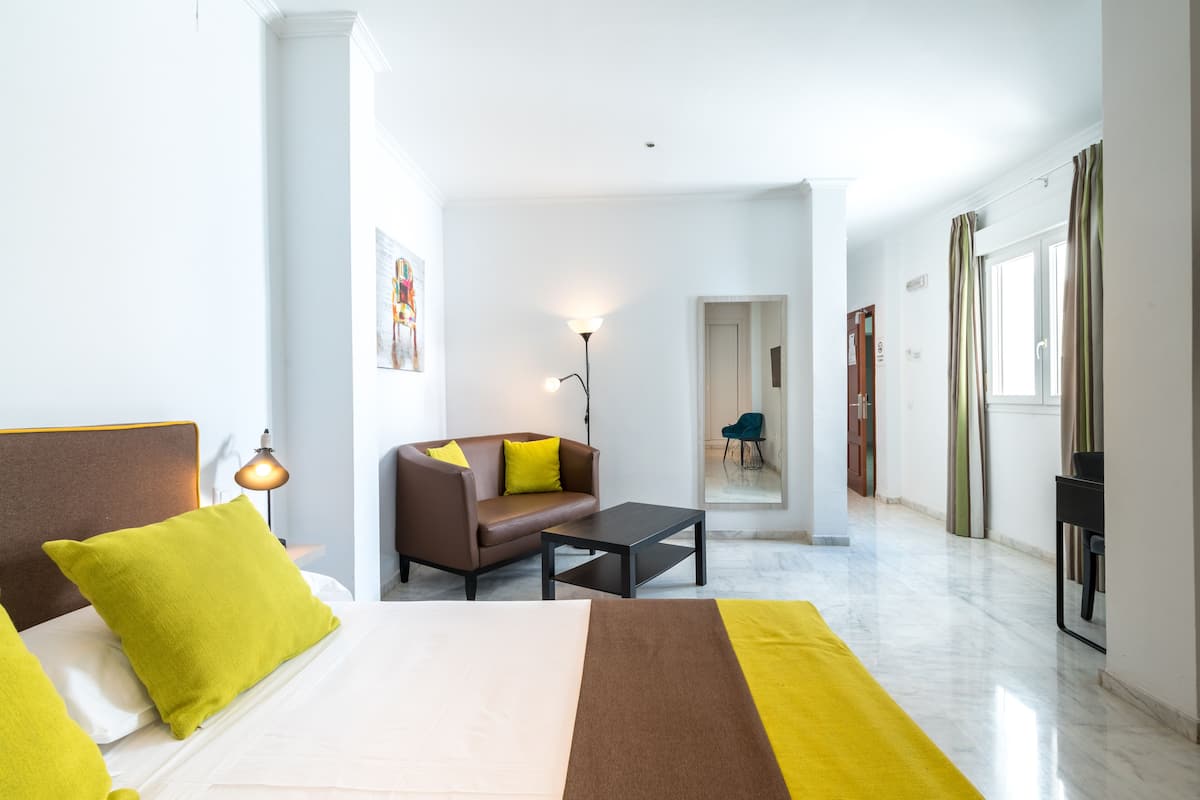Premium bedding, soundproofing, iron/ironing board, free WiFi