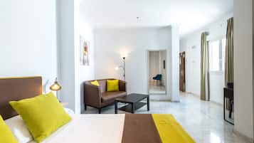 Phòng Suite Junior | Bộ đồ giường cao cấp, phòng cách âm, bàn ủi/dụng cụ ủi quần áo