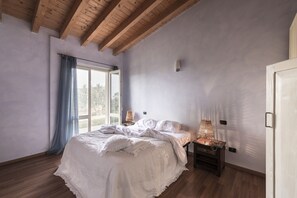 Apartemen Standar, 2 kamar tidur | Selimut bulu angsa, minibar, brankas, dan meja kerja