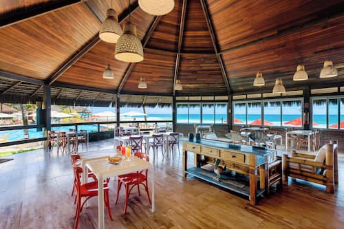 Bar à beira da piscina