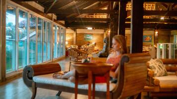 Khu tiếp khách ở sảnh