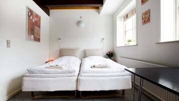 Family Room | Desk, iron/ironing board, free WiFi, bed sheets