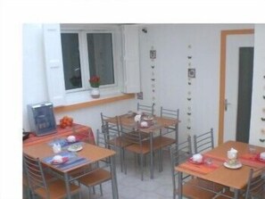 Buffet breakfast for a fee - Hôtel Le Centre (Le Boulou)