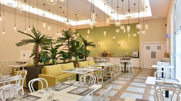 Desayuno continental gratuito y diario