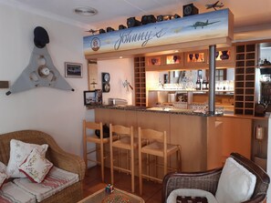 Bar (on property) - Baleia Guest Lodge Bed & Breakfast (Hermanus)