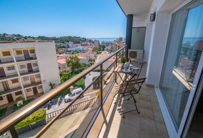 View from room - Apartaments AR Melrose Place (Lloret de Mar)