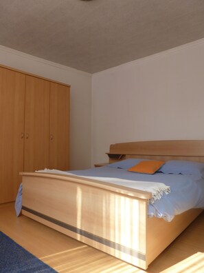 Single Room | In-room safe, desk, free cribs/infant beds, rollaway beds - Hotel 't Hert (Genk)