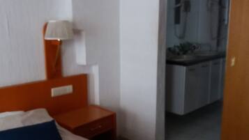 Tweepersoonskamer, bad | Badkamer | Gratis toiletartikelen, een haardroger, handdoeken