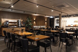 Daily buffet breakfast (EUR 19.50 per person)