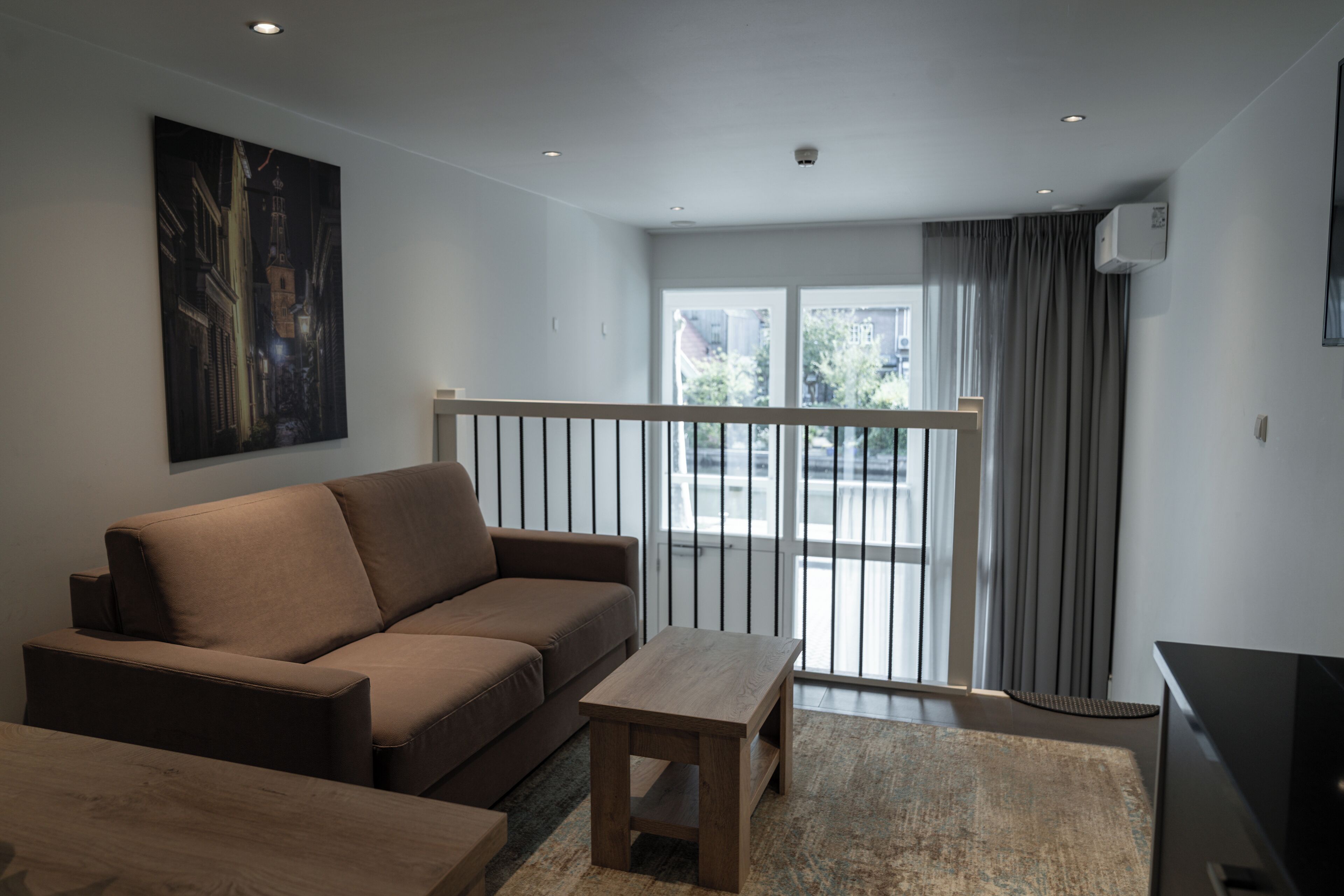 Estudio, 1 cama Queen size y sofá cama | Área de sala de estar | Televisión 