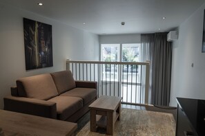 Studio, 1 Queen Bed with Sofa bed | Living area - Het Hart van Weesp (Weesp)