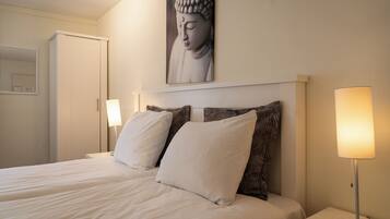 Select Comfort beds, desk, free WiFi, bed sheets