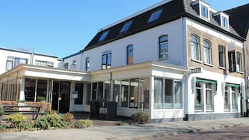 Mặt tiền nơi lưu trú