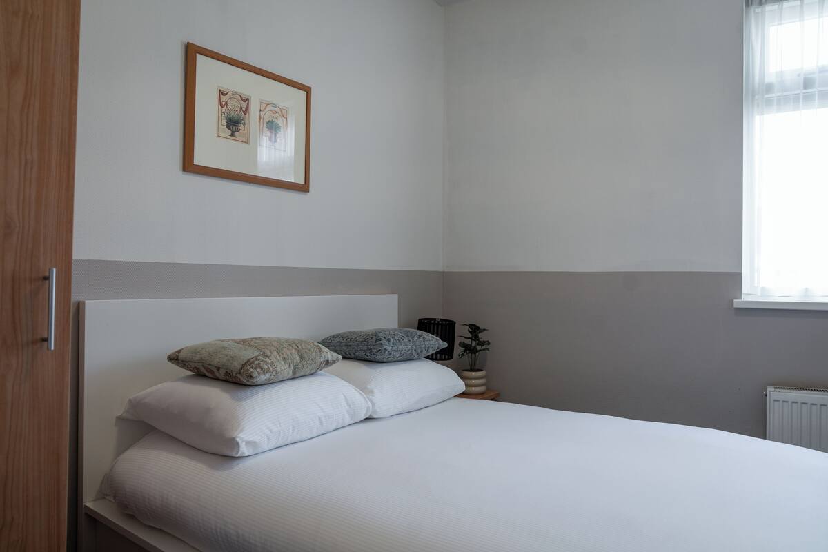 Single Room | Select Comfort beds, blackout drapes, WiFi (free), bed sheets