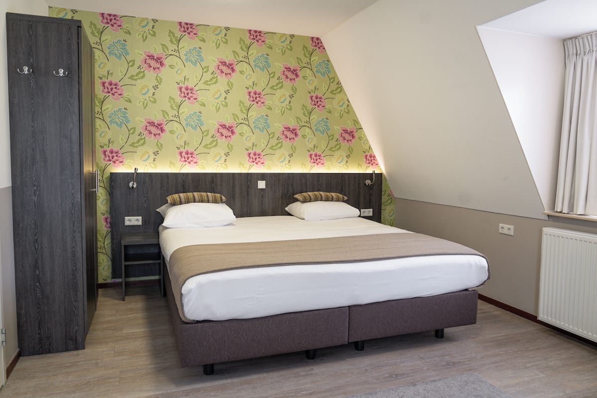 Twin Room | Select Comfort beds, desk, free WiFi, bed sheets