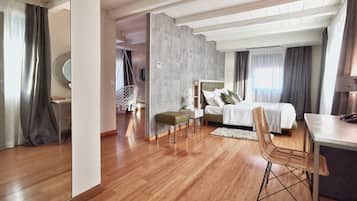 1 chambre, minibar, coffres-forts dans les chambres, bureau