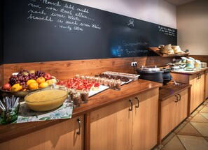 Päivittäinen buffetaamiainen maksusta