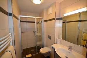 シャワー、レインフォールシャワー、ヘアドライヤー、タオル