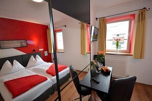 2 室のベッドルーム、低刺激性寝具、アイロン / アイロン台、WiFi (無料)