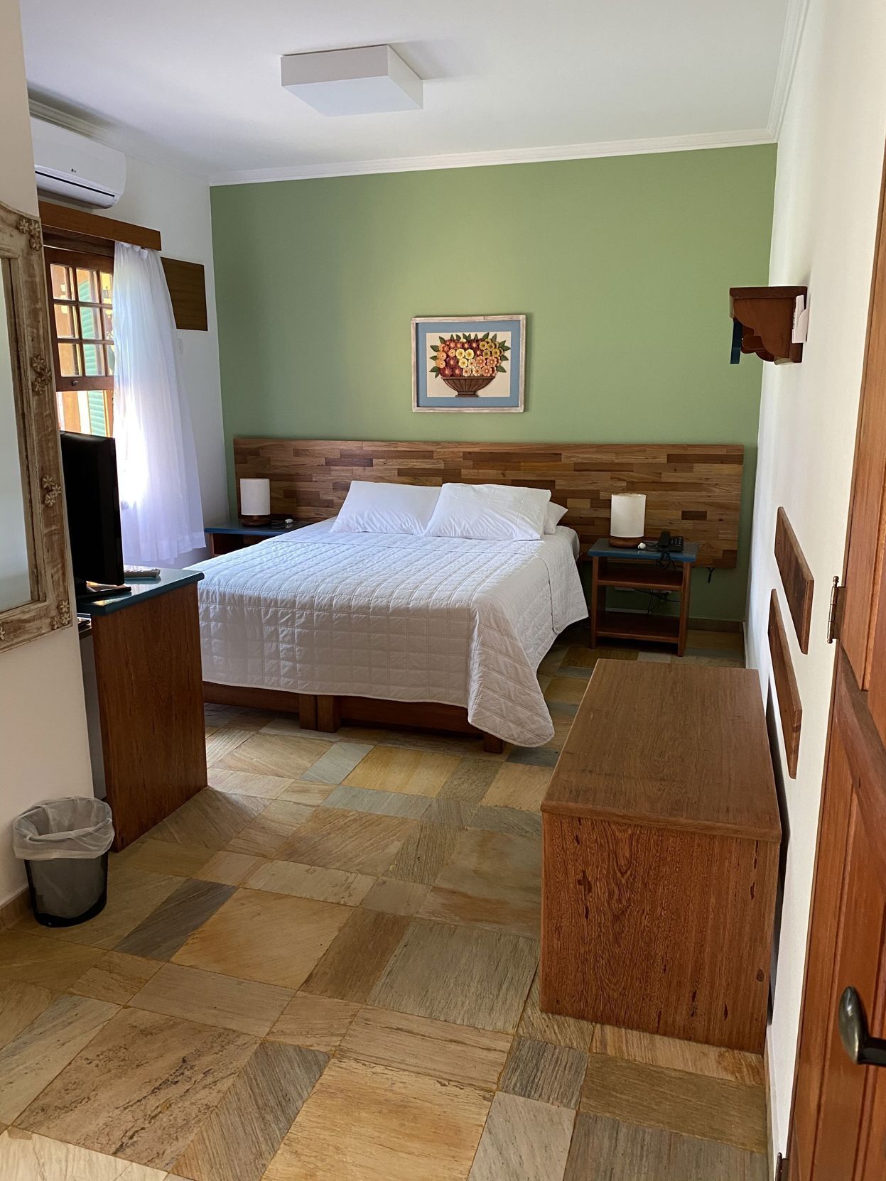 Pillowtop beds, minibar, in-room safe, free cribs/infant beds