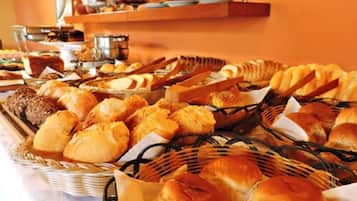 Free daily cooked-to-order breakfast
