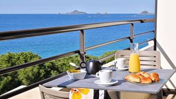 Estudi, 1 llit de matrimoni, balcó, vistes al mar | Exterior