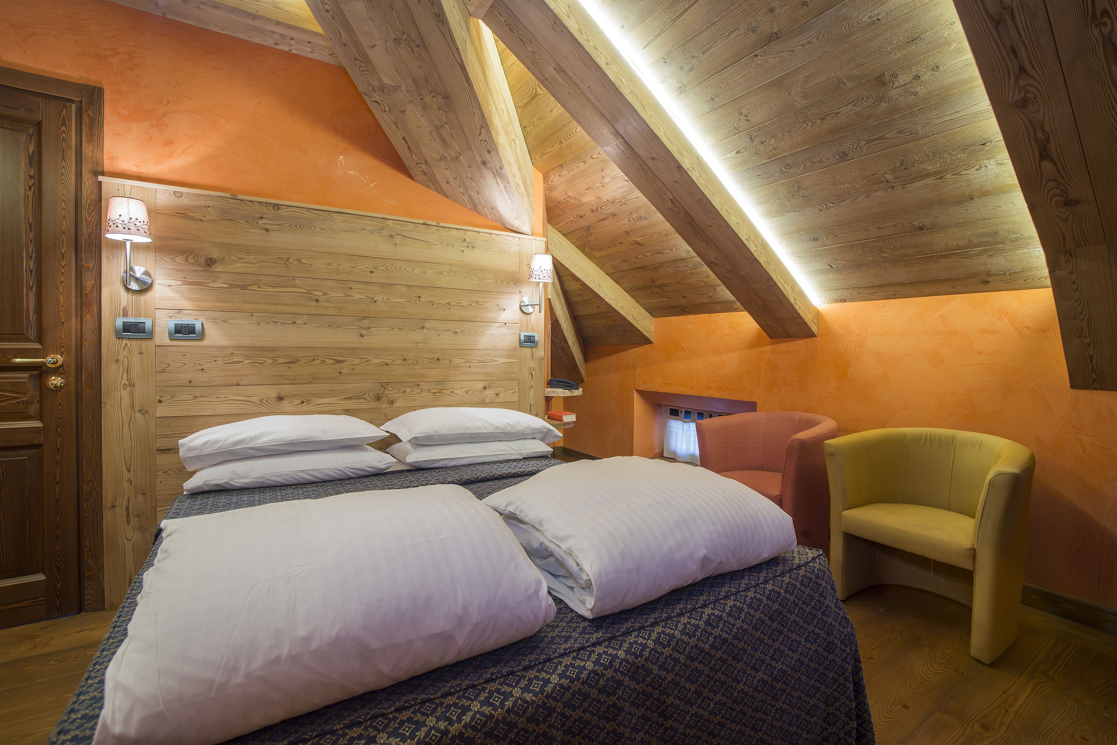 double room | frette italian sheets, down duvets, minibar, in-room safe