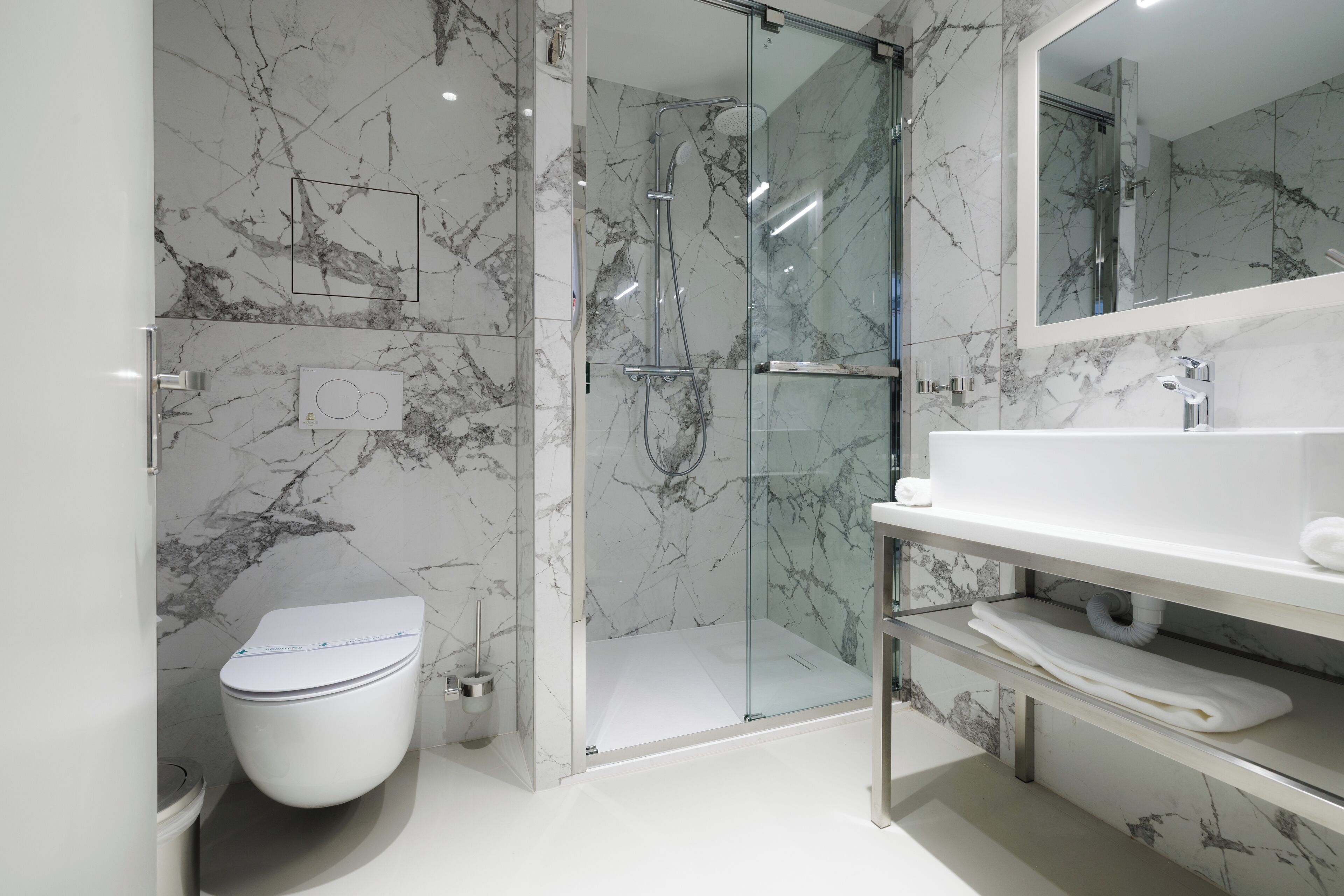 deluxe double room, balcony | bathroom | shower, hair dryer, slippers, towels