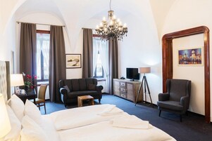 小型套房 | 起居区 | 平板电视