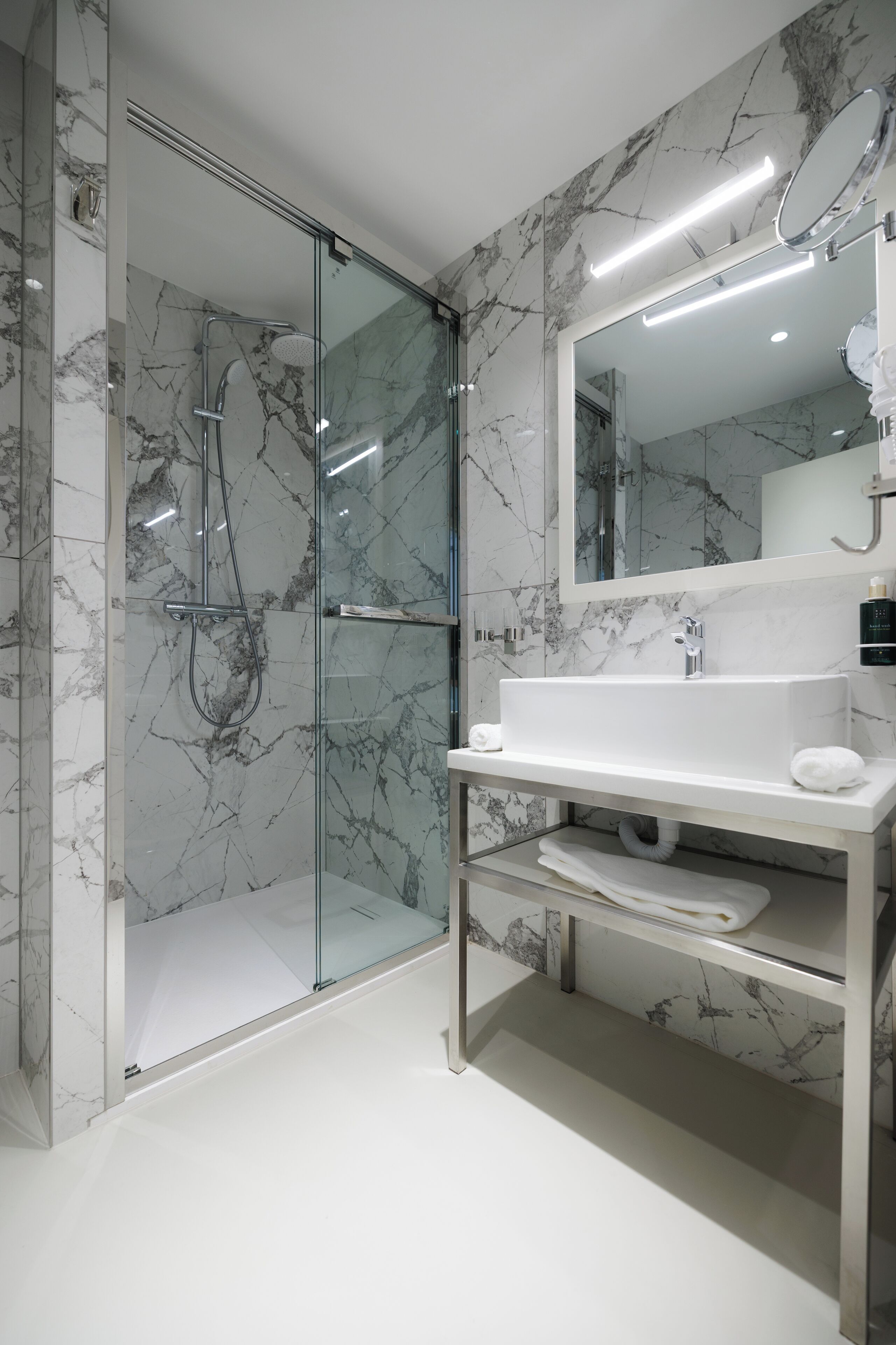 deluxe double room, balcony | bathroom | shower, hair dryer, slippers, towels