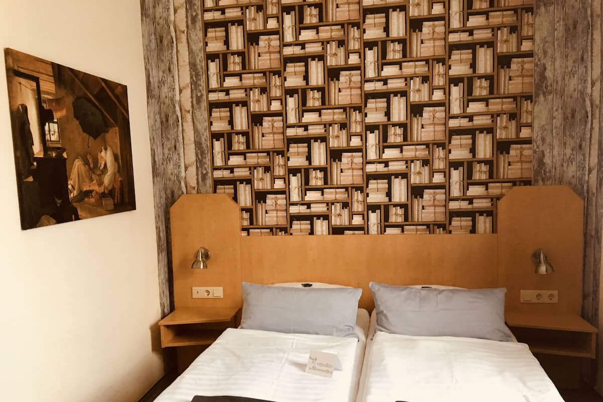1 dormitori, caixa forta a l'habitació i habitacions insonoritzades