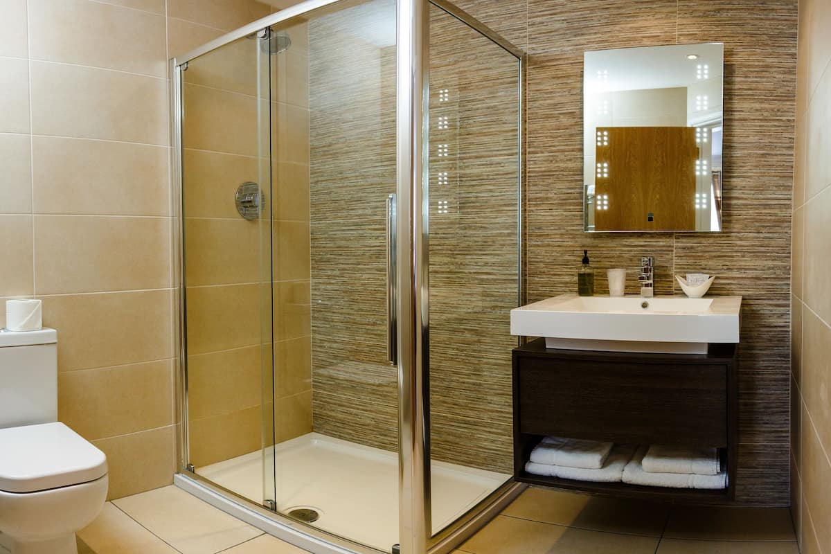 family suite | bathroom | free toiletries, hair dryer, towels