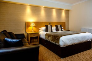 Escritorio, tabla de planchar con plancha, cuna de viaje y wifi gratis 