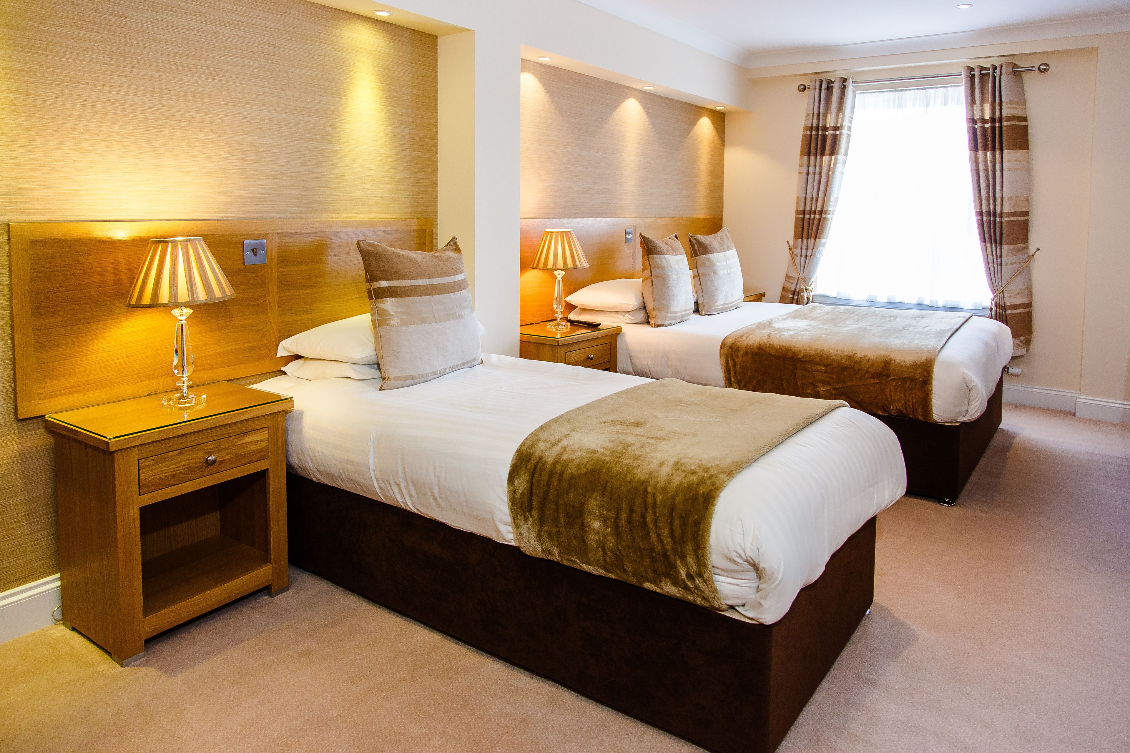 family suite | desk, iron/ironing board, travel cot, free wifi